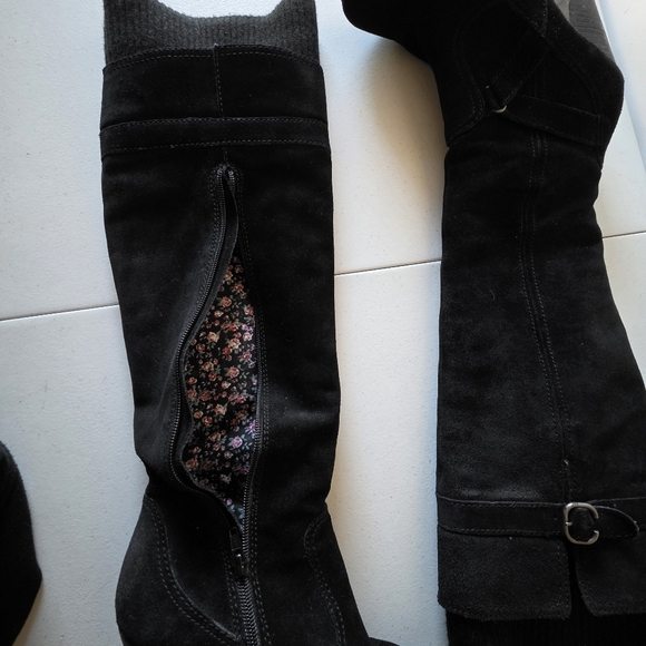 Seychelles Black Suede Knee-High Boots Size 8.5 Stacked Heel Side Zip Knit Cuff - Picture 9 of 14
